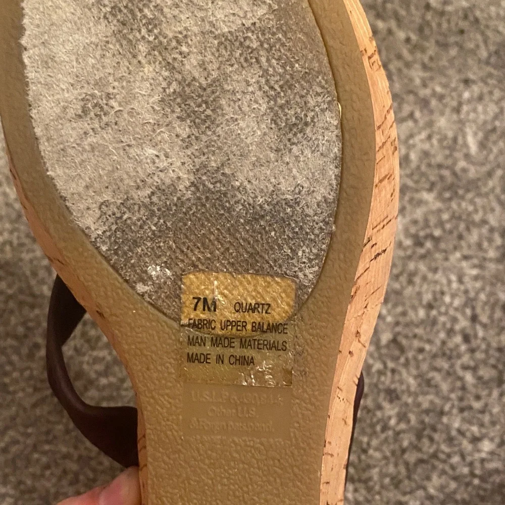 Rampage Dark Brown and Gold Flip-Flops - Picture 5 of 6